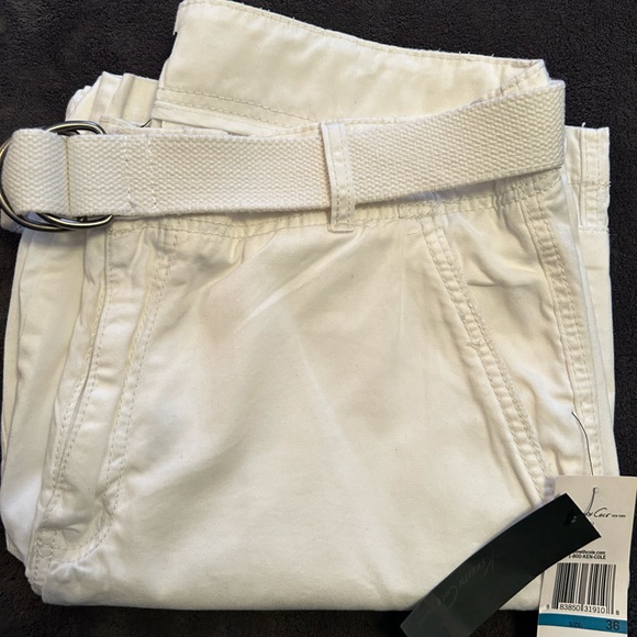 Kenneth Cole stylish off-white cargo shorts. New with tags! - Picture 2 of 6